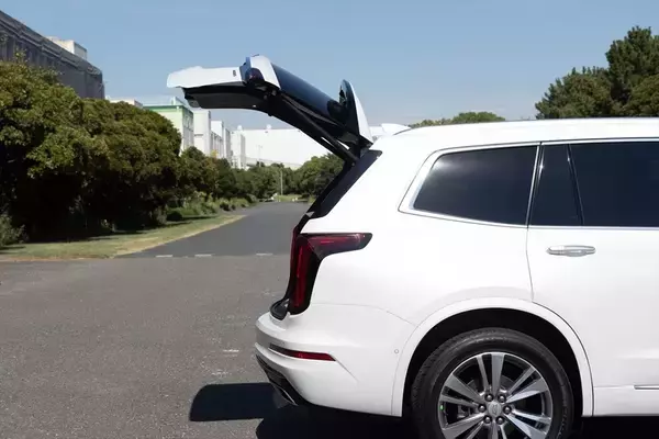 「【アメ車ってどうなの？】キャデラック「XT6」の3列シートSUVはさすがにデカかった」の画像