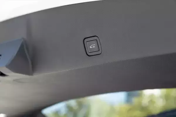 「【アメ車ってどうなの？】キャデラック「XT6」の3列シートSUVはさすがにデカかった」の画像