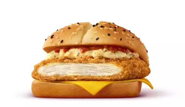 「マクドナルド「ドラクエバーガー」登場！ 新作ボリュームバーガーに“スライムマックフィズ”も」の画像