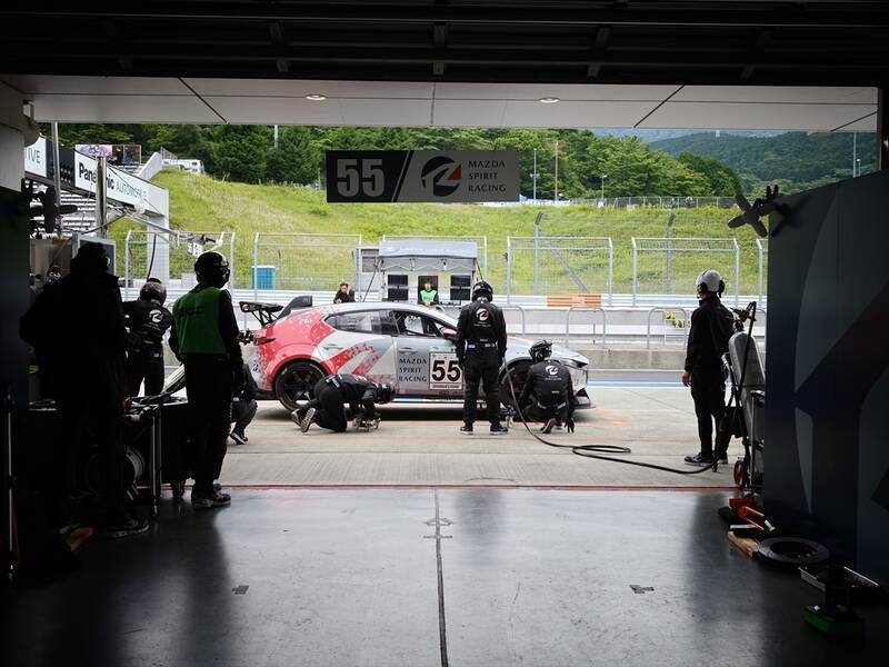 レースカーは走る実験室！ マツダとIIJが富士で見せた「未来のクルマと通信」の全貌