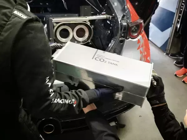 「レースカーは走る実験室！ マツダとIIJが富士で見せた「未来のクルマと通信」の全貌」の画像