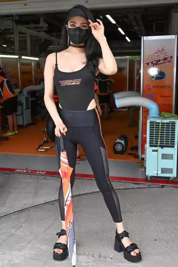 「バイク世界最速を決める鈴鹿8時間耐久レースが3年ぶりに開催されホンダが圧勝！」の画像