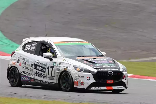 「MAZDA2の快挙！ 富士24時間レースで前人未到の3連覇4勝を飾ったTEAM NOPROに密着」の画像