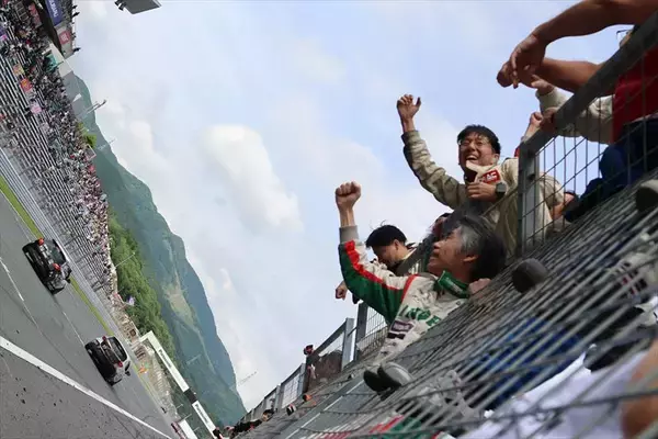 「MAZDA2の快挙！ 富士24時間レースで前人未到の3連覇4勝を飾ったTEAM NOPROに密着」の画像