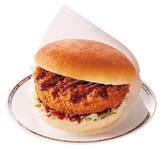 「【本日】コメダ珈琲店「ドデカメンチバーガー」発売！バンズからはみ出るボリューム」の画像2