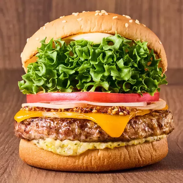 「「西京味噌の黒毛和牛バーガー」1080円　年末年始に食べたい」の画像