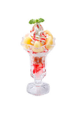 びっくりドンキーにド迫力「桃のジョッキパフェ」　季節の桃デザート4種登場