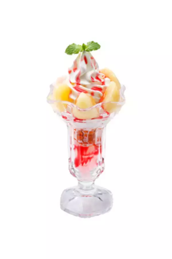 「びっくりドンキーにド迫力「桃のジョッキパフェ」　季節の桃デザート4種登場」の画像