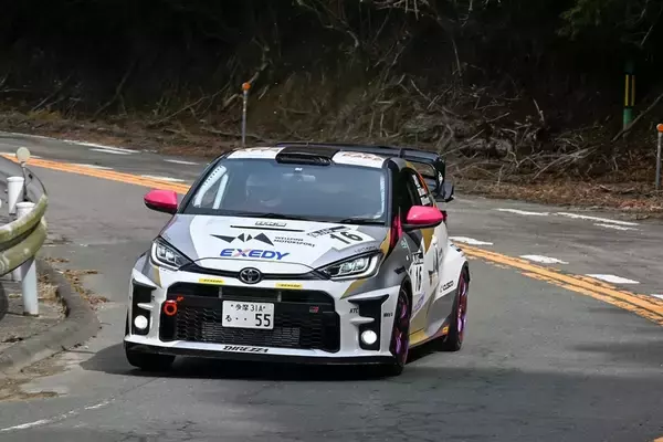 「梅本まどか、新城ラリーでまさかのアクシデントもチーム力で3位表彰台に」の画像