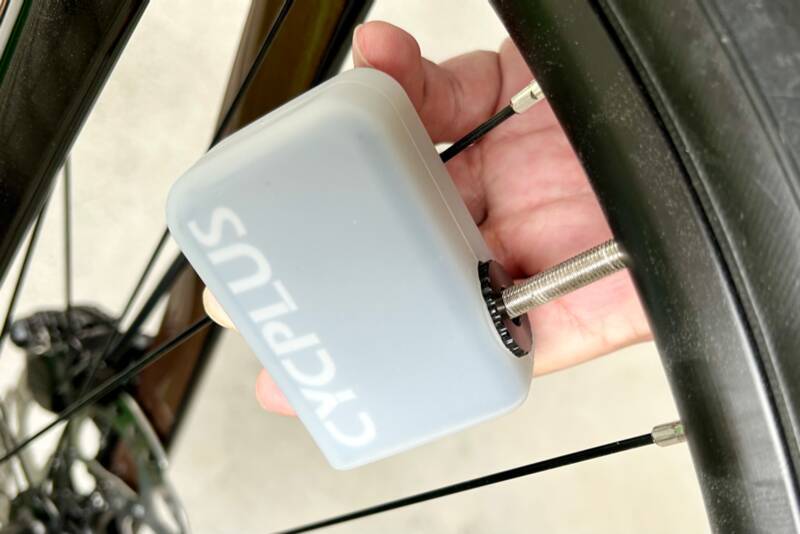 スポーツ自転車界隈で近ごろ流行りの携帯用電動ポンプには気を付けたい