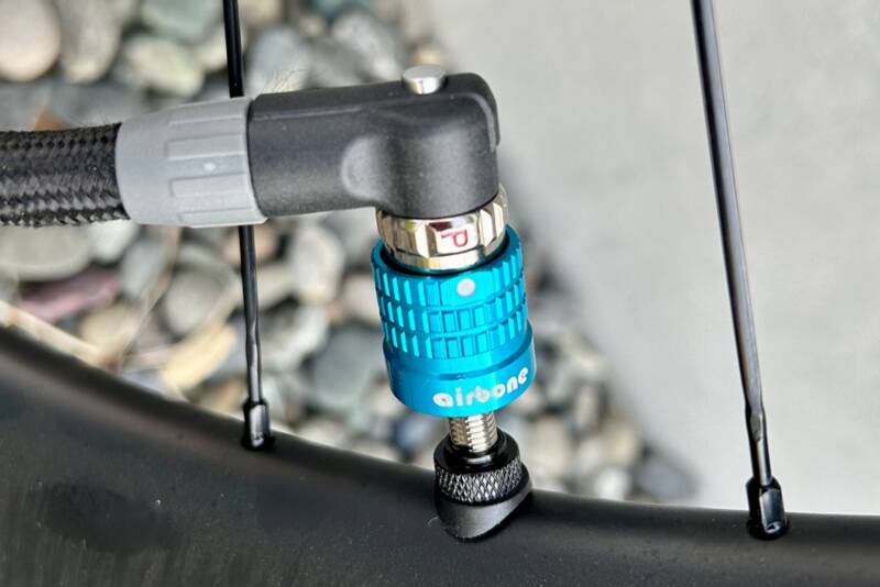 スポーツ自転車界隈で近ごろ流行りの携帯用電動ポンプには気を付けたい