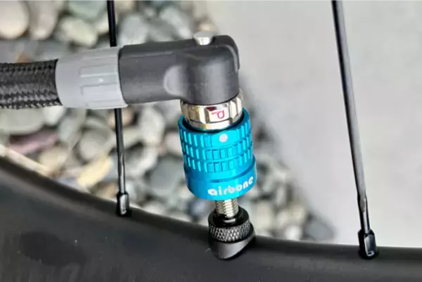 「スポーツ自転車界隈で近ごろ流行りの携帯用電動ポンプには気を付けたい」の画像