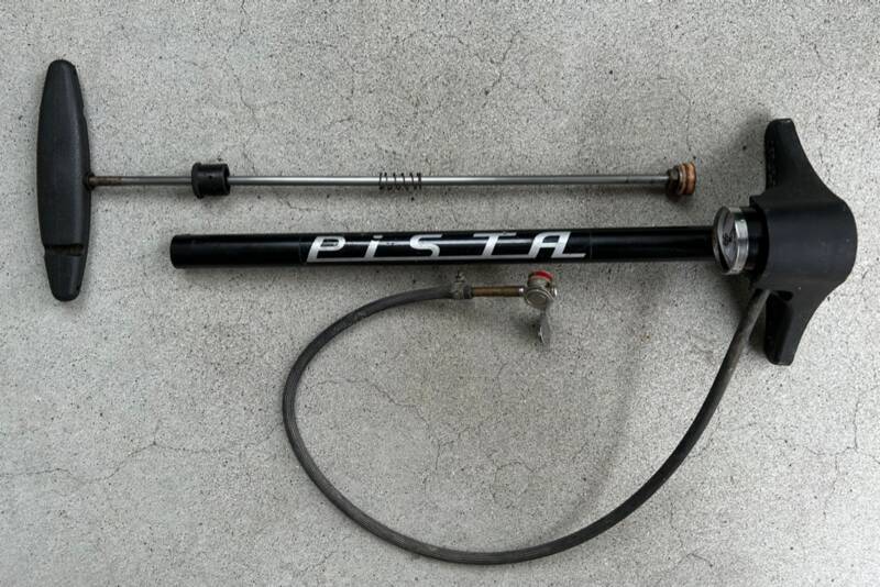 スポーツ自転車界隈で近ごろ流行りの携帯用電動ポンプには気を付けたい