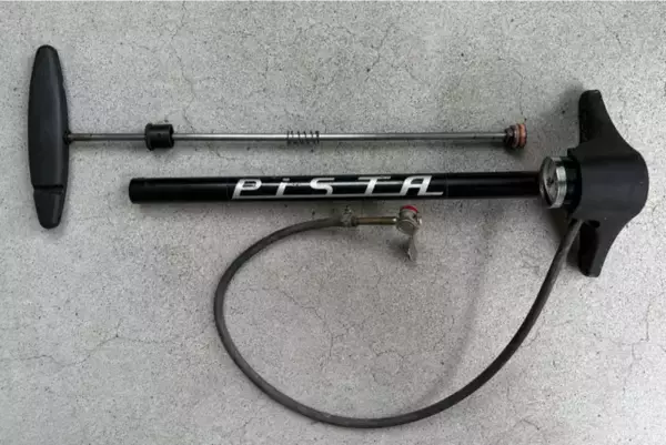 「スポーツ自転車界隈で近ごろ流行りの携帯用電動ポンプには気を付けたい」の画像