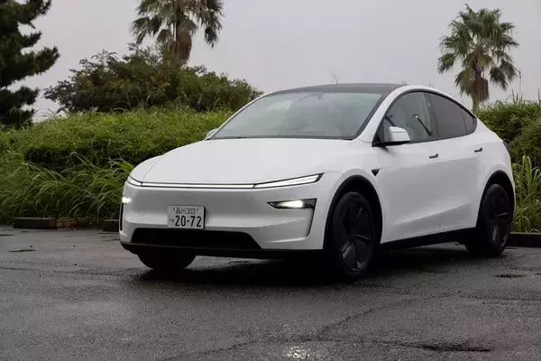 テスラ・モデルYが劇的進化！ スマホ世代を熱狂させる「走る巨大ガジェット」の正体