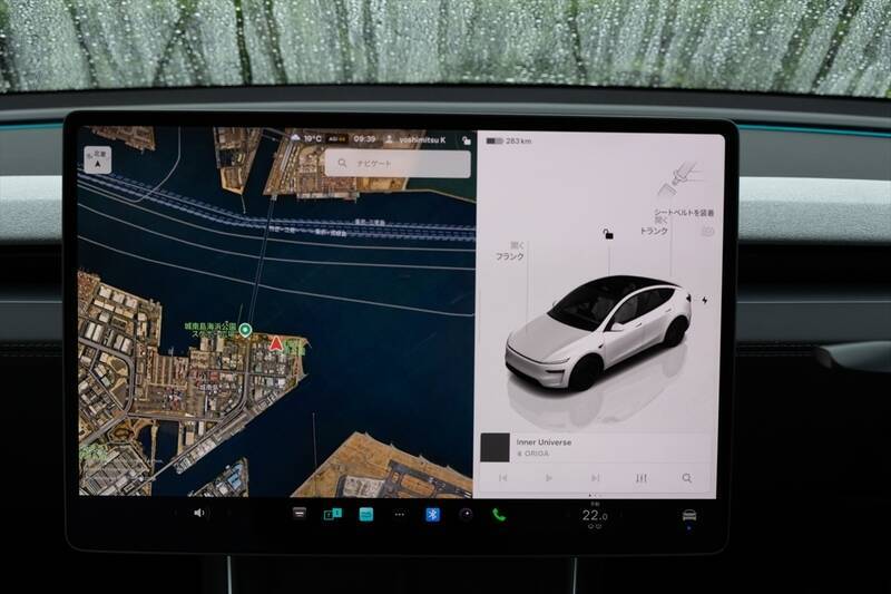 テスラ・モデルYが劇的進化！ スマホ世代を熱狂させる「走る巨大ガジェット」の正体