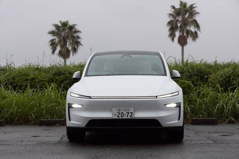 テスラ・モデルYが劇的進化！ スマホ世代を熱狂させる「走る巨大ガジェット」の正体