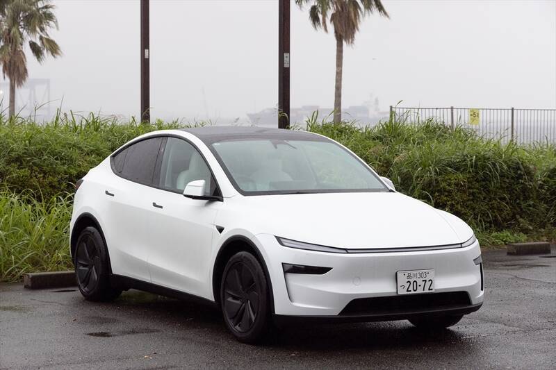 テスラ・モデルYが劇的進化！ スマホ世代を熱狂させる「走る巨大ガジェット」の正体