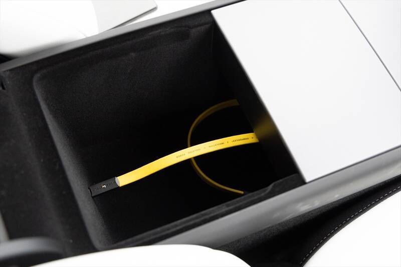 テスラ・モデルYが劇的進化！ スマホ世代を熱狂させる「走る巨大ガジェット」の正体