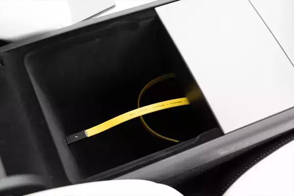 「テスラ・モデルYが劇的進化！ スマホ世代を熱狂させる「走る巨大ガジェット」の正体」の画像