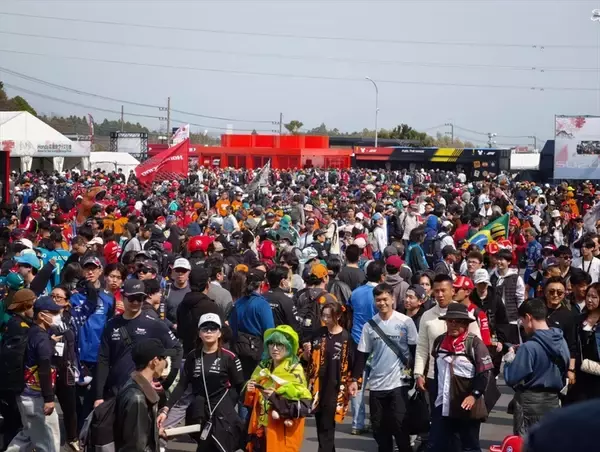 「F1はもはや「レースを見ない」時代に？ 鈴鹿サーキットで気づいた若者と女性の観戦スタイル」の画像