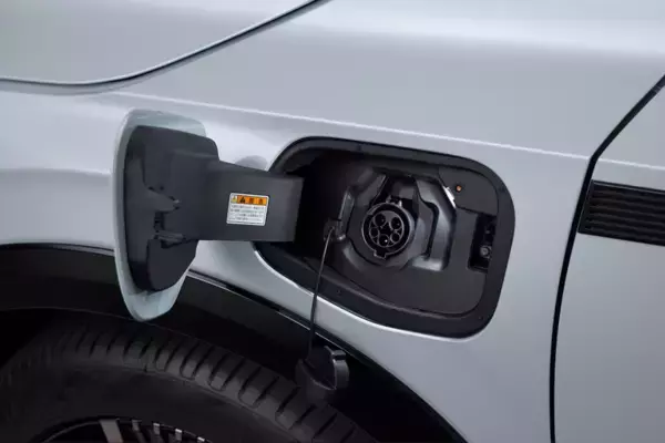 「Honda「INSIGHT」復活！ 4代目はEVのクロスオーバーSUV、航続535km」の画像