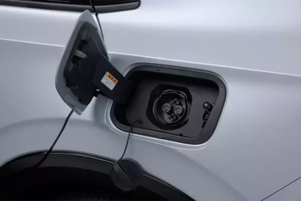 「Honda「INSIGHT」復活！ 4代目はEVのクロスオーバーSUV、航続535km」の画像