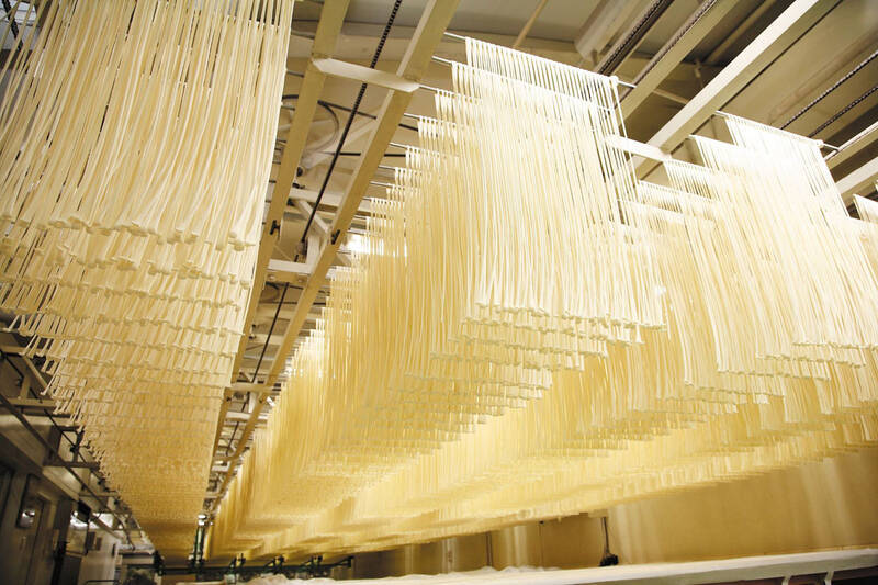 うどん食べ放題、3日間限定で！90分制、つるもちのうどんを好きなだけ