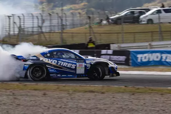 「D1GP第7～8戦のTOYO TIRESはアクシデントに苦しんだがポイント差少なく最終戦へ！」の画像