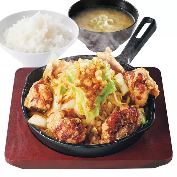 「ご飯がすすむ鉄板メニュー 「からやま」年末恒例「にんにくからあげ」」の画像