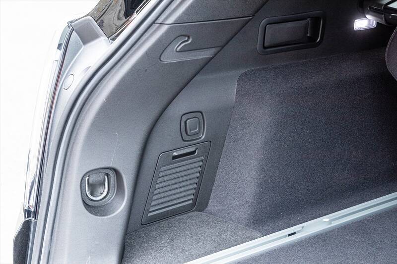 【アメ車ってどうよ？】970万円の価値は本物？ キャデラック「XT5」が予想外に最高だった理由