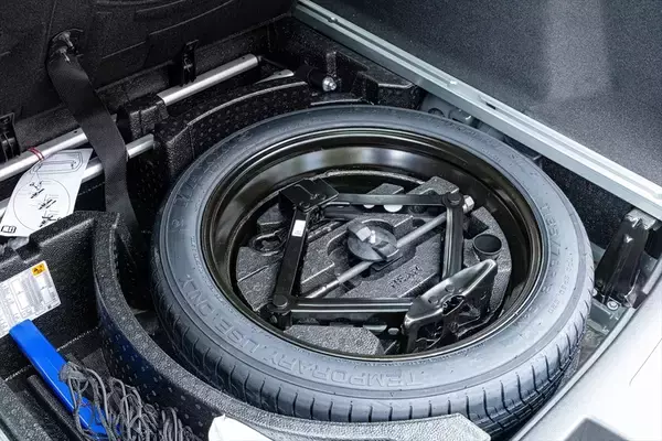 「【アメ車ってどうよ？】970万円の価値は本物？ キャデラック「XT5」が予想外に最高だった理由」の画像