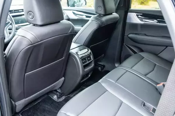 「【アメ車ってどうよ？】970万円の価値は本物？ キャデラック「XT5」が予想外に最高だった理由」の画像