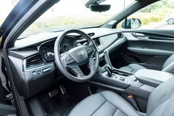 「【アメ車ってどうよ？】970万円の価値は本物？ キャデラック「XT5」が予想外に最高だった理由」の画像