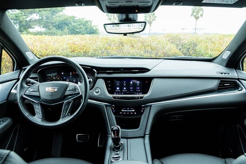 【アメ車ってどうよ？】970万円の価値は本物？ キャデラック「XT5」が予想外に最高だった理由