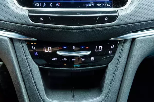 「【アメ車ってどうよ？】970万円の価値は本物？ キャデラック「XT5」が予想外に最高だった理由」の画像