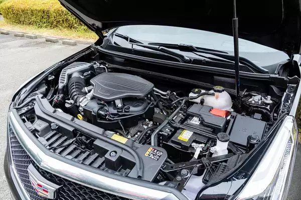 「【アメ車ってどうよ？】970万円の価値は本物？ キャデラック「XT5」が予想外に最高だった理由」の画像