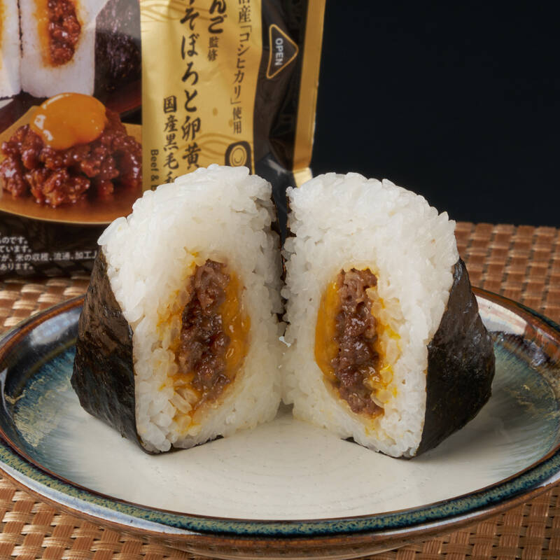 ファミマのおむすびが“ふわうま”進化！ 専門店監修「いくらと秋鮭」など贅沢おむすびも