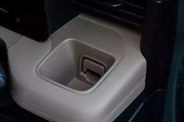 「「カワイイ顔して、中身はタフ」女性支持4割の三菱・デリカミニが、毎日の相棒に選ばれる3つの理由」の画像