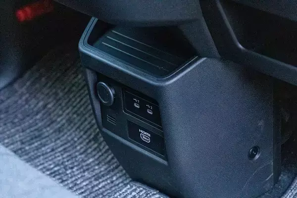 「「カワイイ顔して、中身はタフ」女性支持4割の三菱・デリカミニが、毎日の相棒に選ばれる3つの理由」の画像