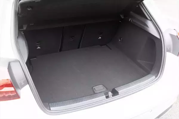 「安くてもちゃんとベンツ？ 豪華装備付きで588万円の「A200d」に乗ってわかった妥協なき重厚感」の画像