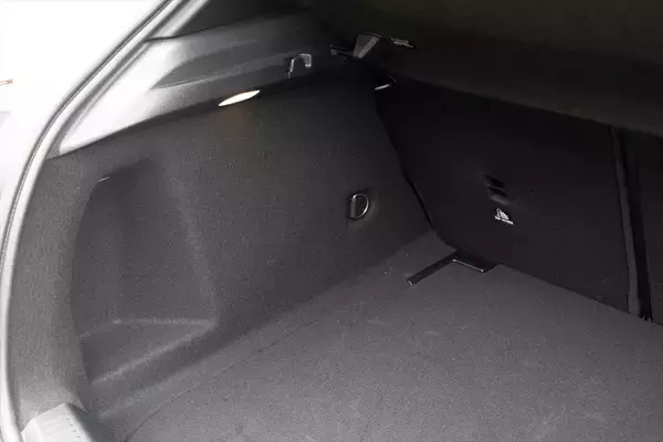 「安くてもちゃんとベンツ？ 豪華装備付きで588万円の「A200d」に乗ってわかった妥協なき重厚感」の画像