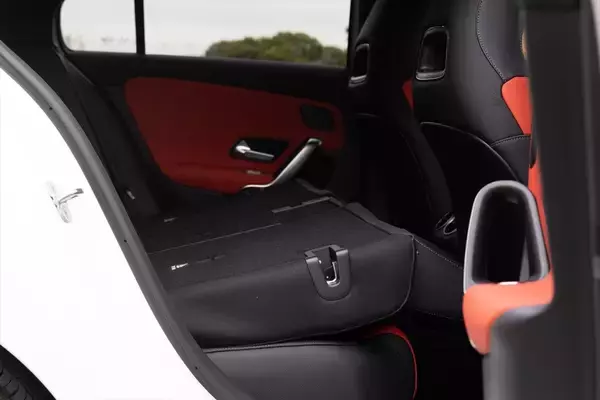 「安くてもちゃんとベンツ？ 豪華装備付きで588万円の「A200d」に乗ってわかった妥協なき重厚感」の画像