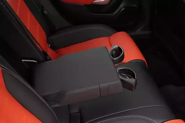 「安くてもちゃんとベンツ？ 豪華装備付きで588万円の「A200d」に乗ってわかった妥協なき重厚感」の画像