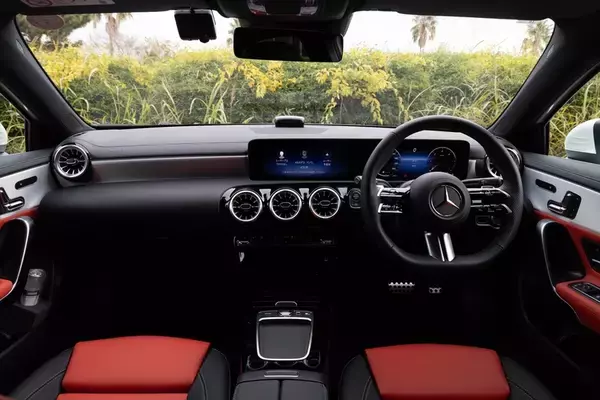 「安くてもちゃんとベンツ？ 豪華装備付きで588万円の「A200d」に乗ってわかった妥協なき重厚感」の画像