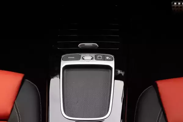 「安くてもちゃんとベンツ？ 豪華装備付きで588万円の「A200d」に乗ってわかった妥協なき重厚感」の画像