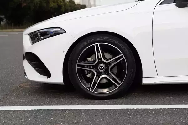 「安くてもちゃんとベンツ？ 豪華装備付きで588万円の「A200d」に乗ってわかった妥協なき重厚感」の画像