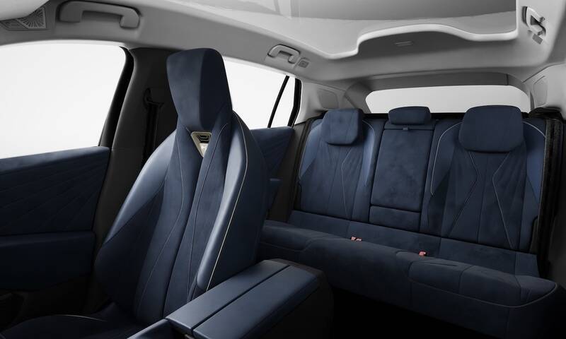 DS新型「DS N°7」、内装に専用アルカンターラ採用　“Blu Eterno”で高級感と環境配慮を両立