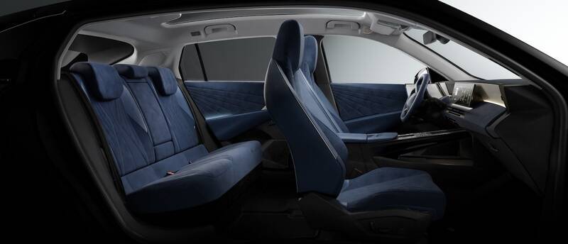 DS新型「DS N°7」、内装に専用アルカンターラ採用　“Blu Eterno”で高級感と環境配慮を両立