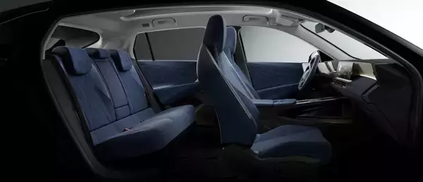 「DS新型「DS N°7」、内装に専用アルカンターラ採用　“Blu Eterno”で高級感と環境配慮を両立」の画像